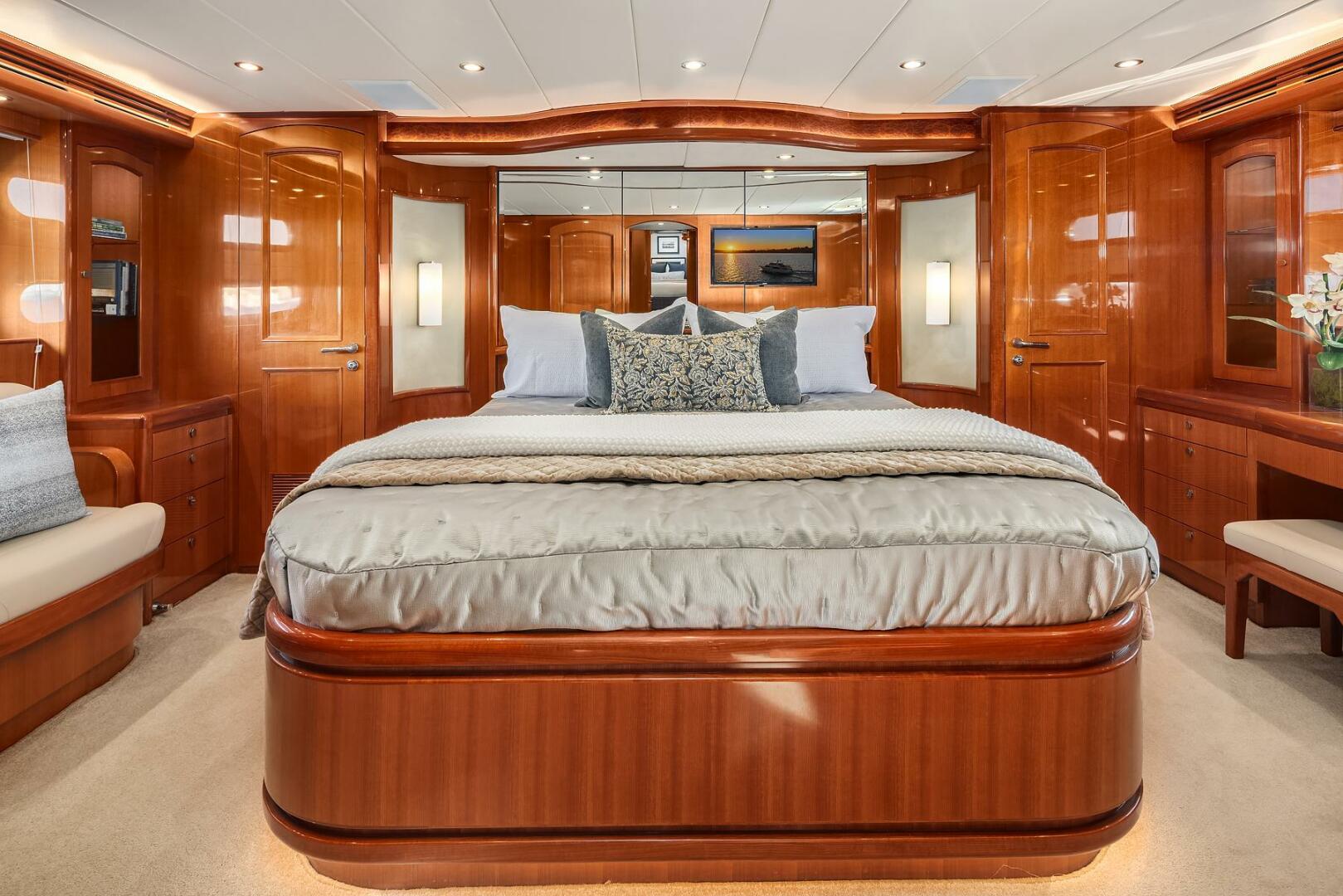 2014 Hampton 720 Skylounge LRC - Image 44