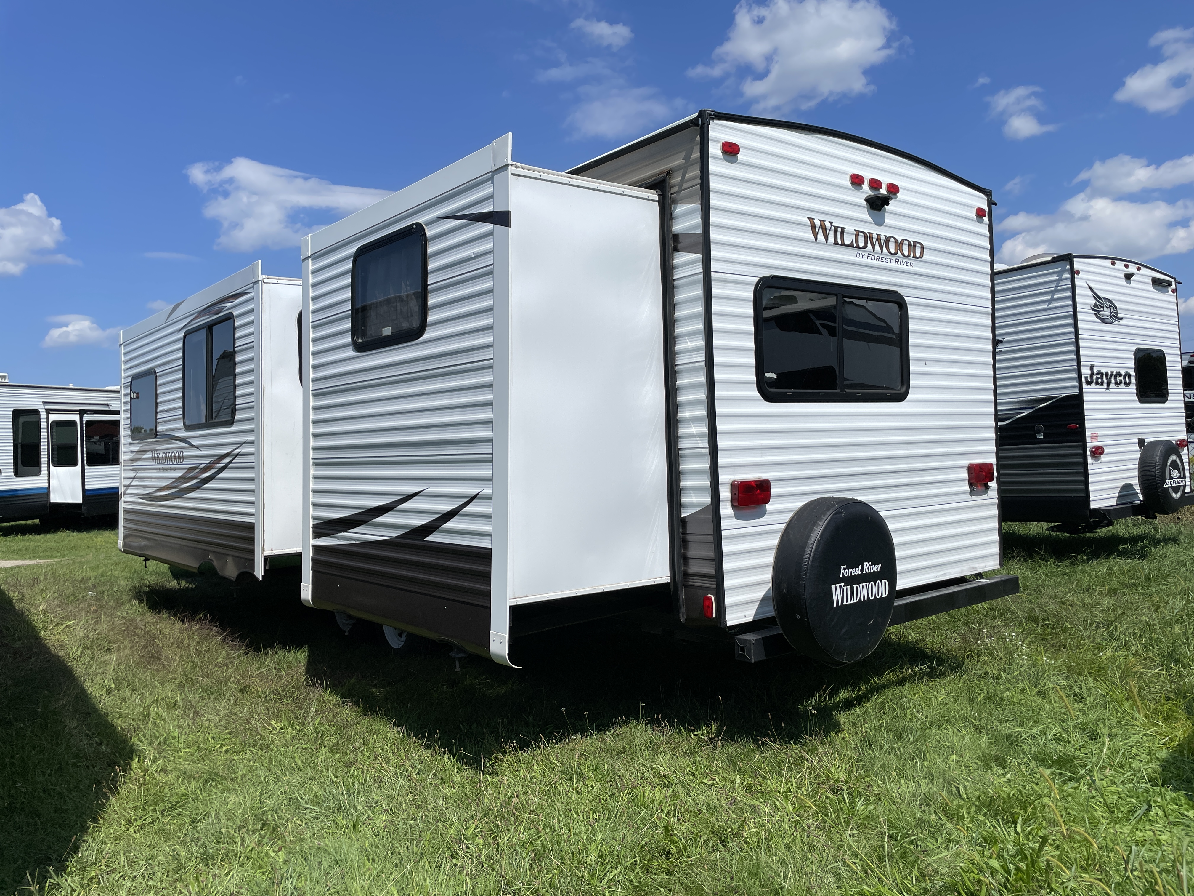 2017 Forest River Wildwood 28CKDS - Image 5