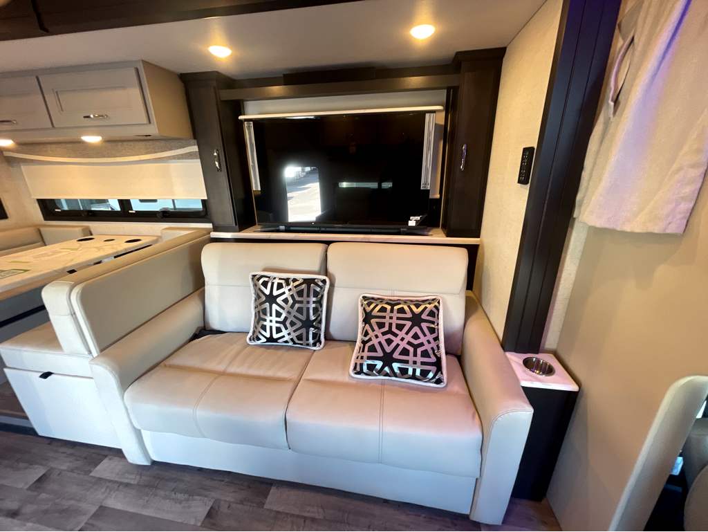 2026 THOR MOTOR COACH PASADENA 38FX - Image 27