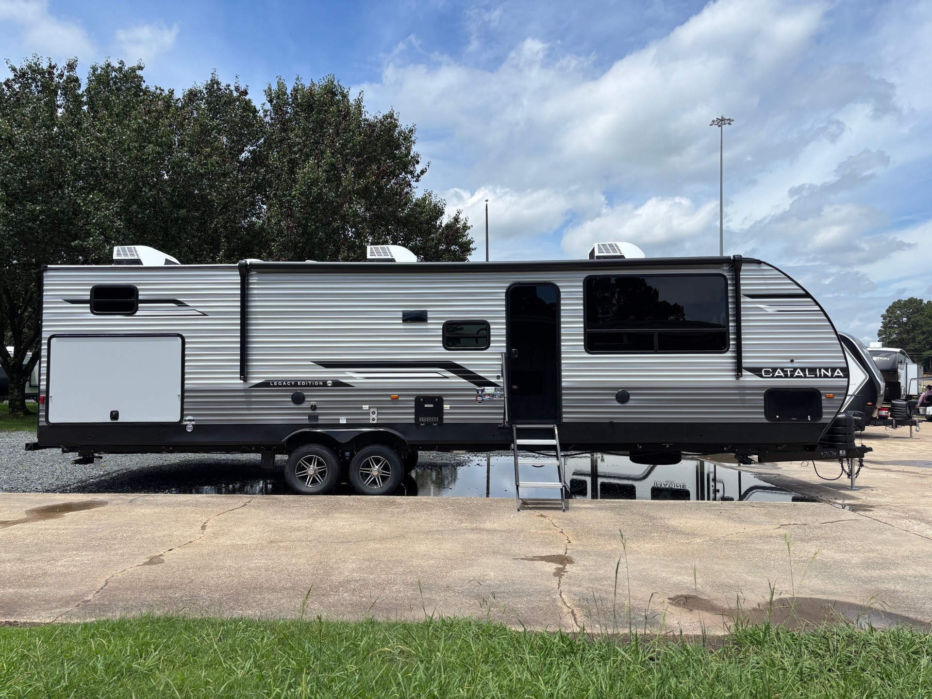 2026 Coachmen Catalina Legacy Edition 343BHTS - Image 2