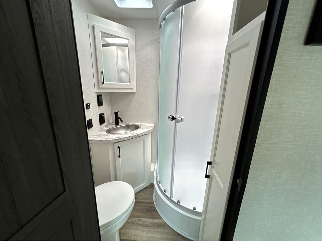 2026 VENTURE RV SPORTTREK 251VRK - Image 25