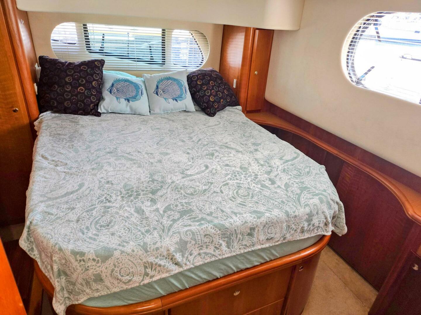2003 Silverton 392 Aft Cabin Motor Yacht - Image 14