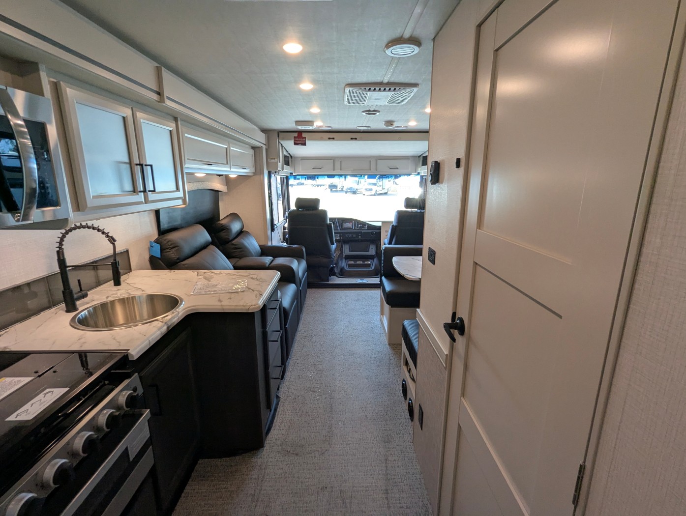 2026 Fleetwood Flair 29M - Image 34
