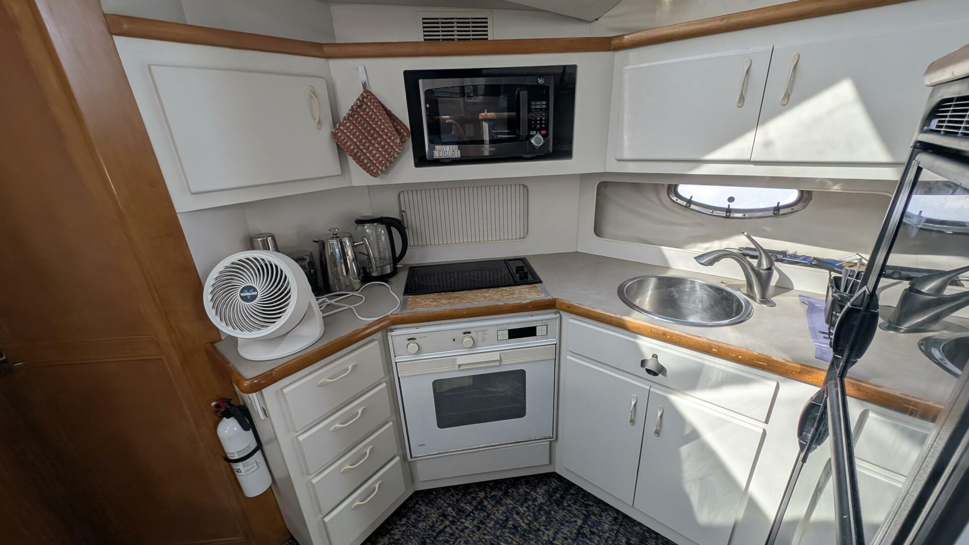 1994 Carver 370 AFT CABIN - Image 26