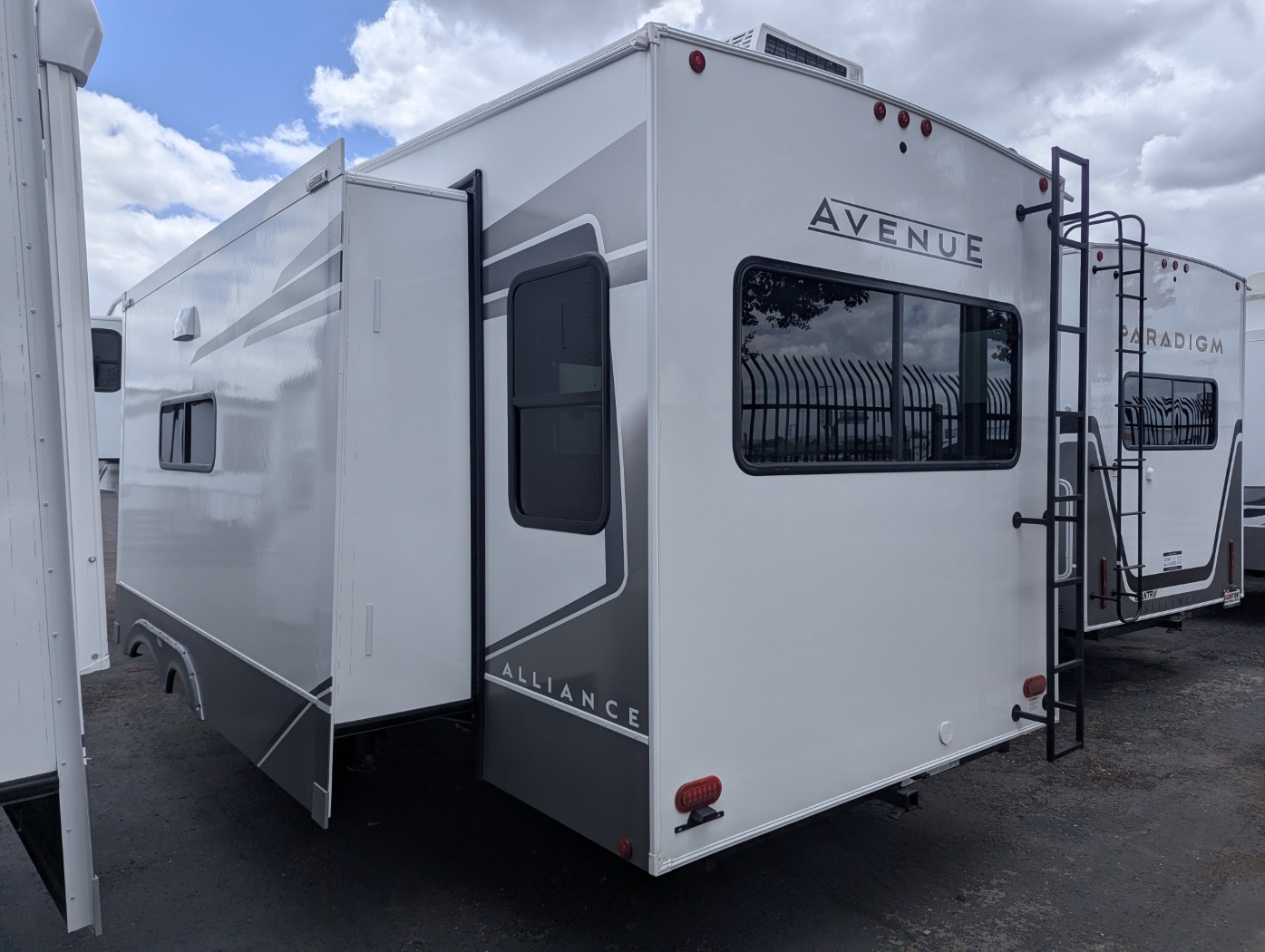 2026 Alliance RV Avenue 32RLS - Image 3