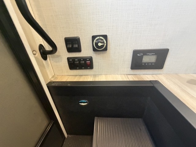 2027 THOR MOTOR COACH MAGNITUDE GA28 - Image 9