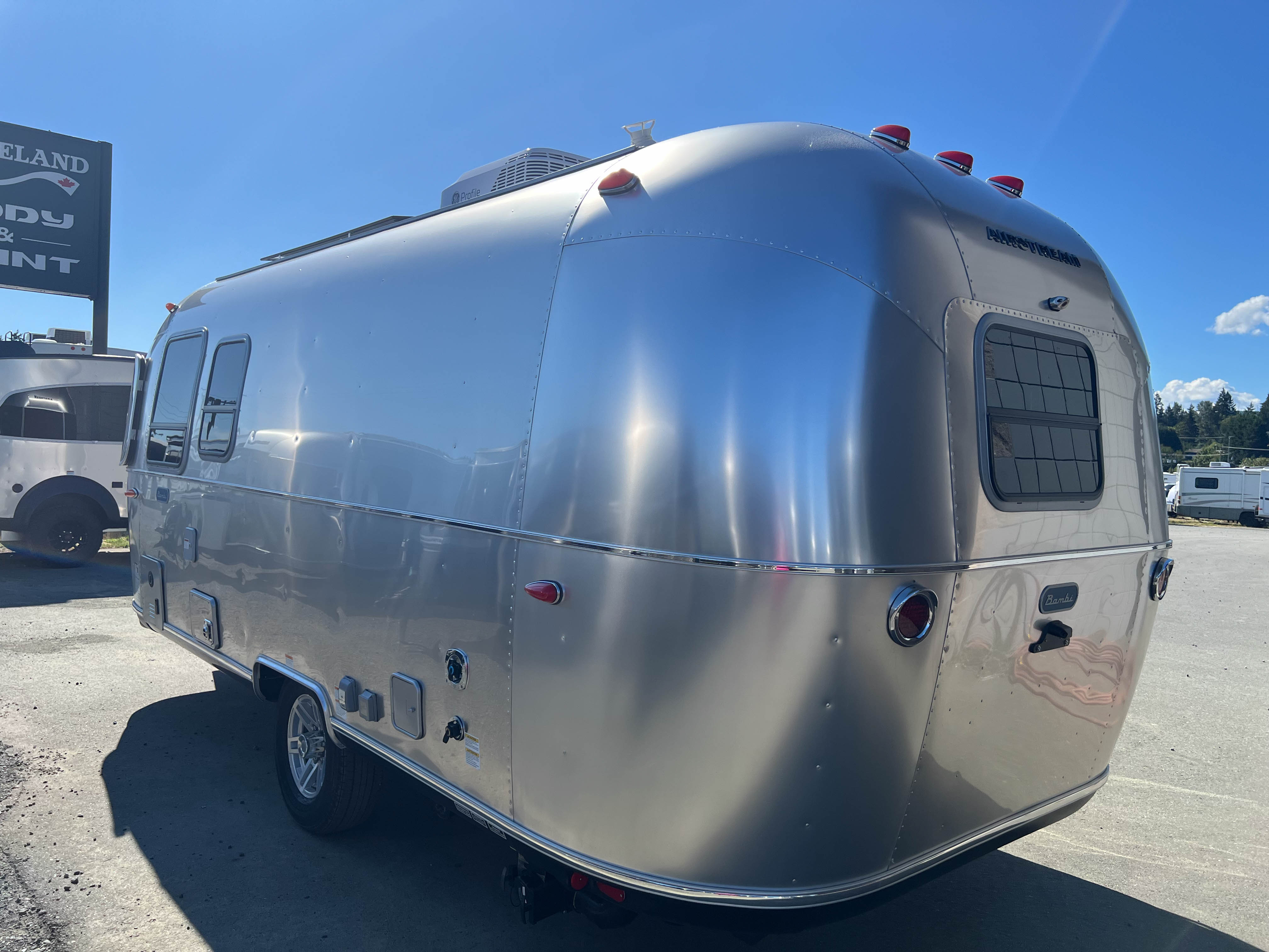 2027 Airstream Bambi 22FB - Image 7