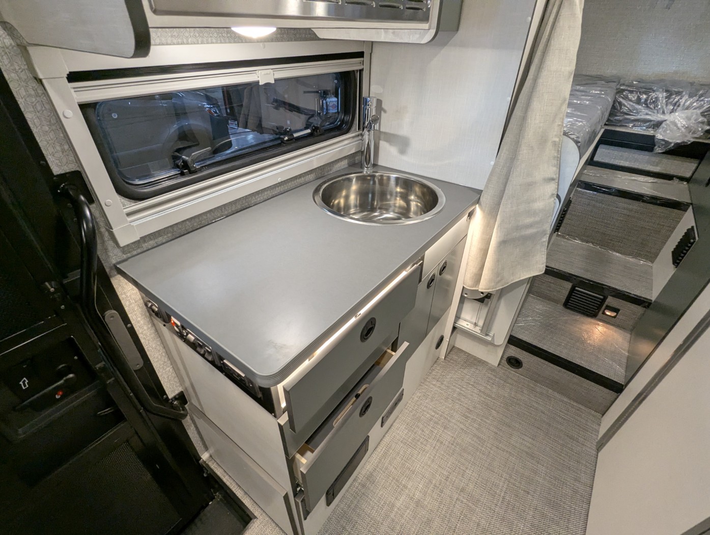 2026 Winnebago EKKO Sprinter 23B - Pop-Top AWD - Image 13