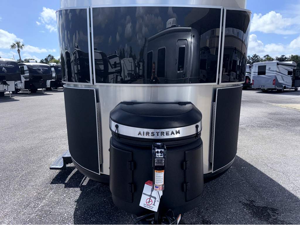2026 AIRSTREAM Basecamp 20XE - Image 8