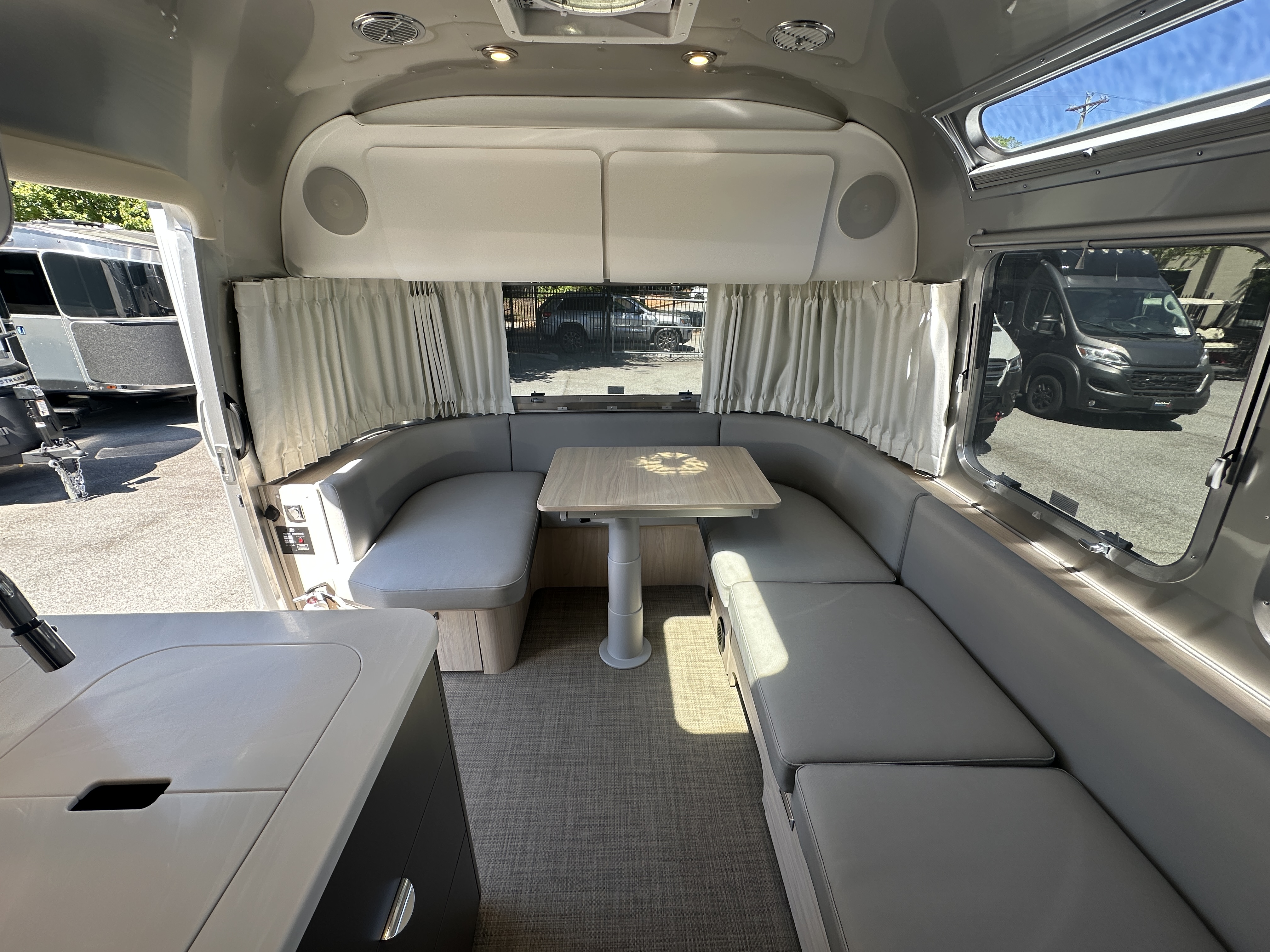 2026 Airstream Globetrotter 27FB Twin - Image 7
