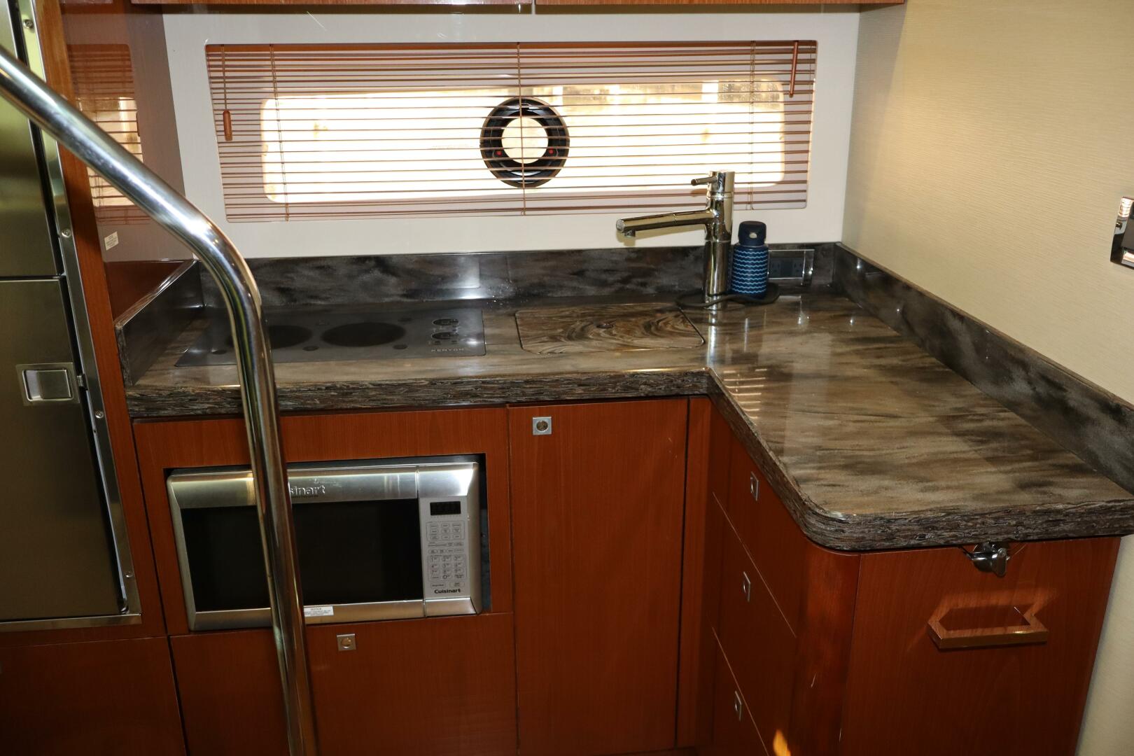 2015 Sea Ray 410 Sundancer - Image 15