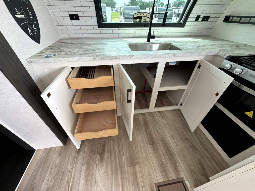 2026 VENTURE RV STRATUS 262VFK - Image 17