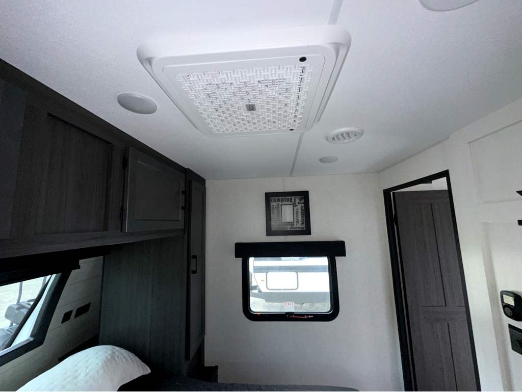 2026 VENTURE RV SPORTTREK 291VRK - Image 25