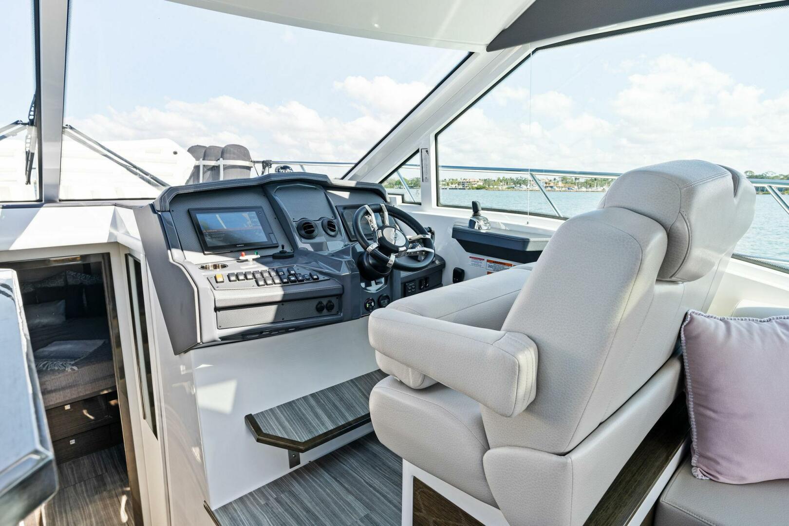 2019 Cruisers Yachts 45 Cantius - Image 42