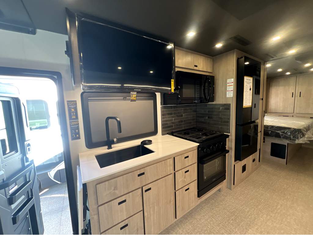 2026 GRAND DESIGN LINEAGE SERIES F 31ZW - Image 11