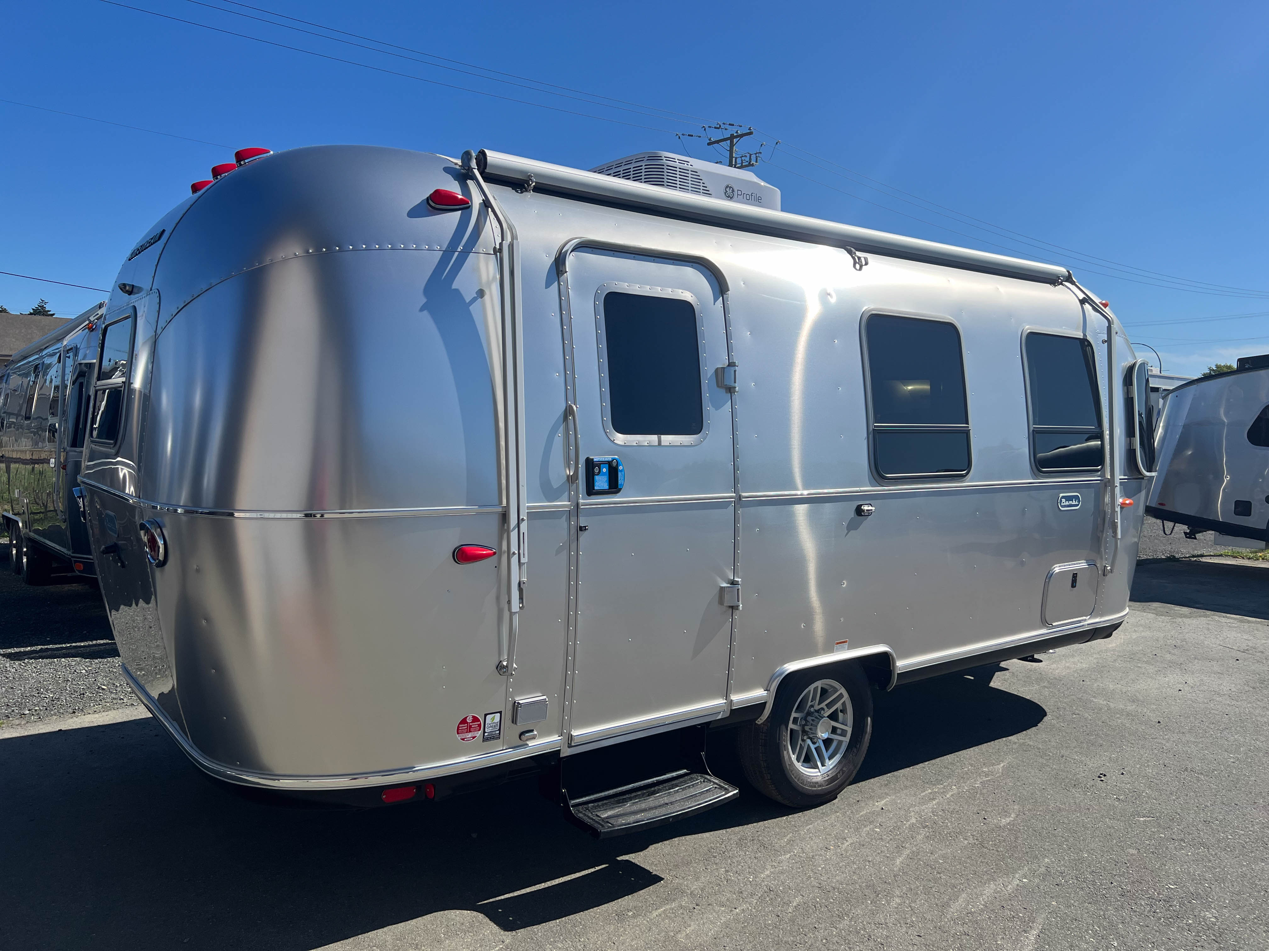 2027 Airstream Bambi 22FB - Image 6