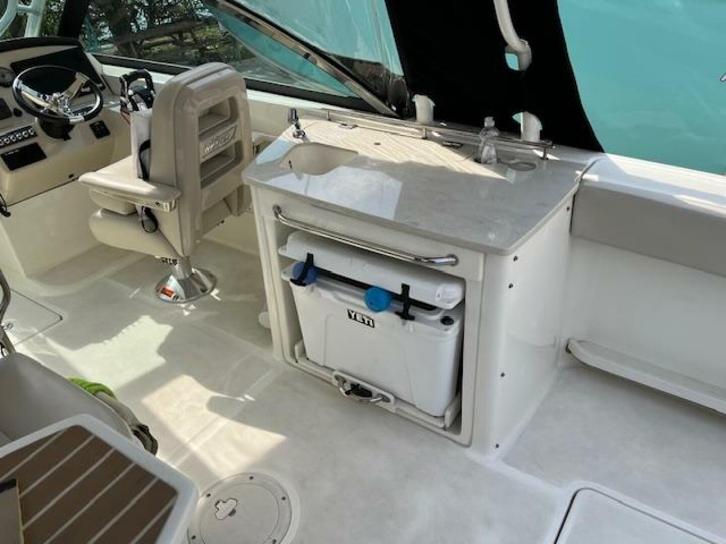 2018 Boston Whaler 270 Vantage - Image 38