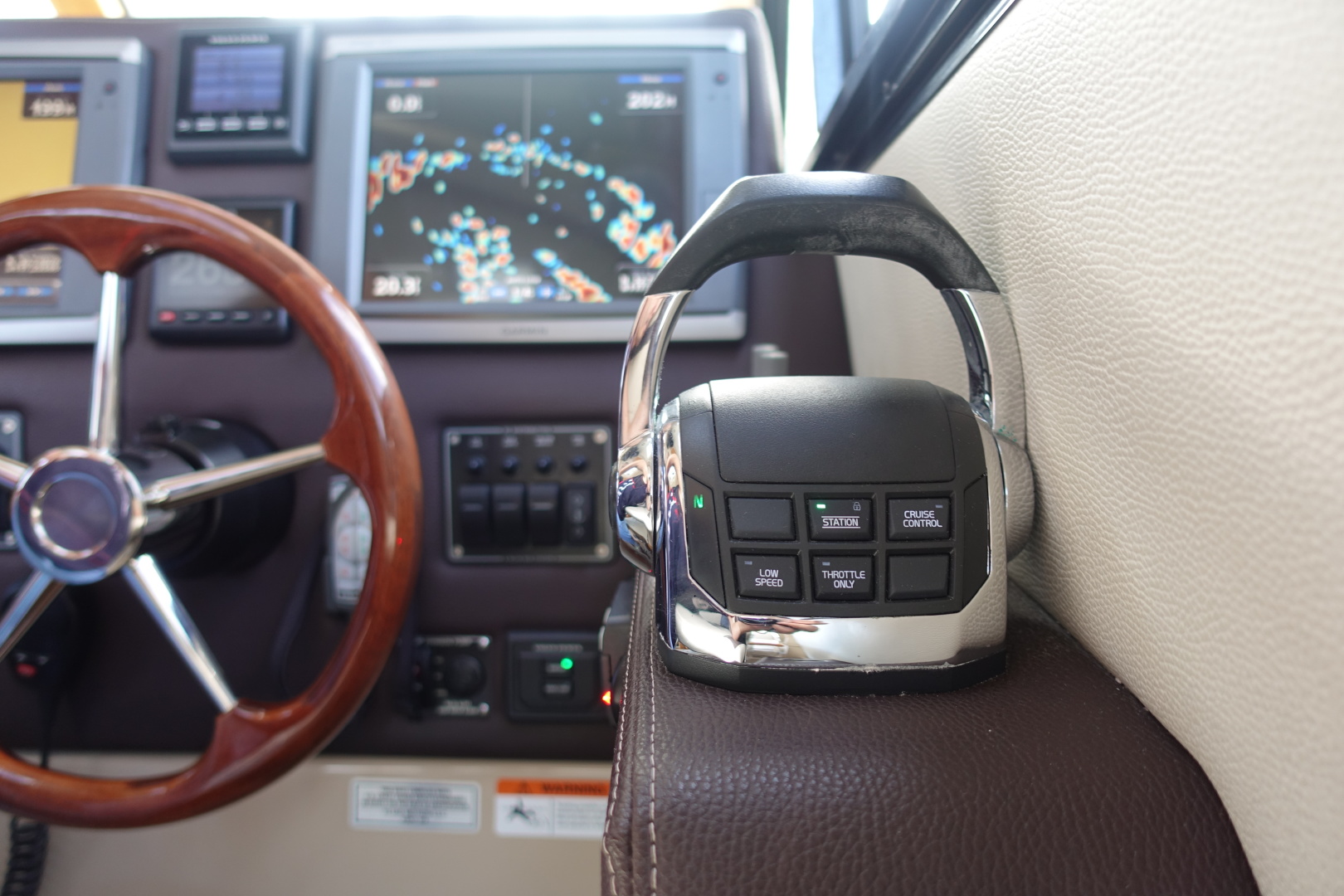2015 Cutwater 30 Sedan - Image 4