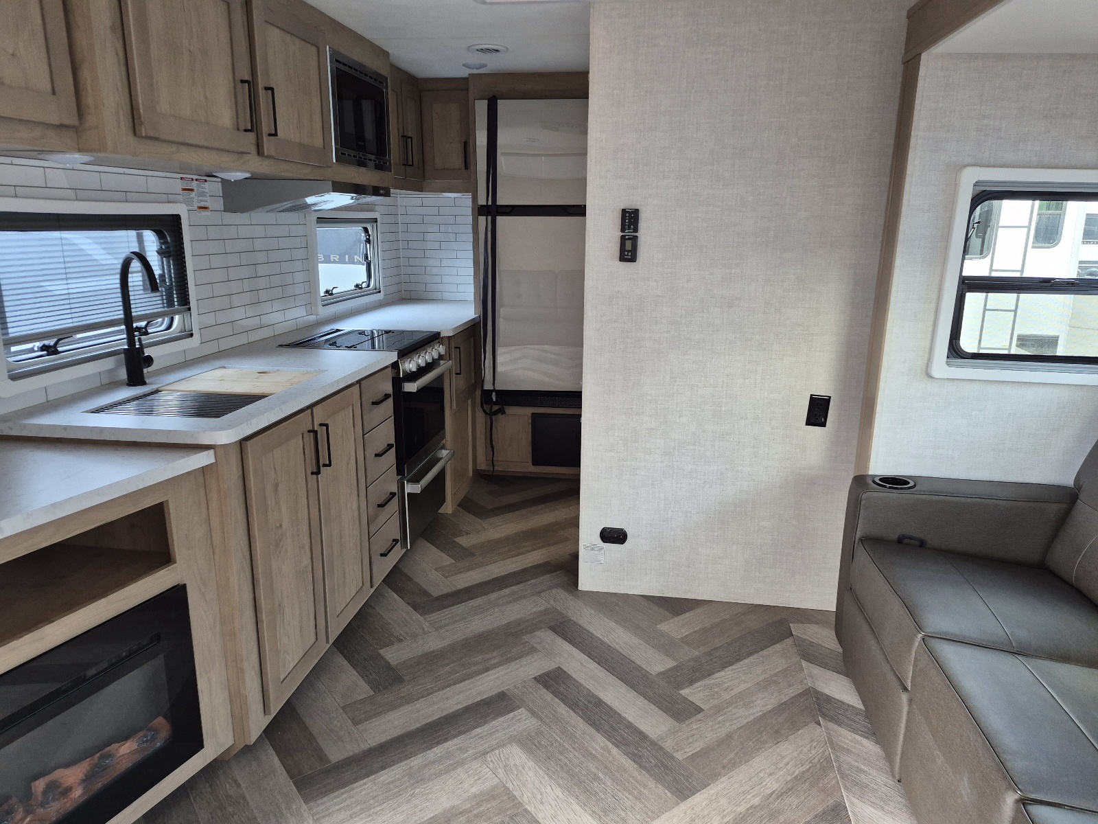 2023 Ember RV Touring Edition 21MRK - Image 4