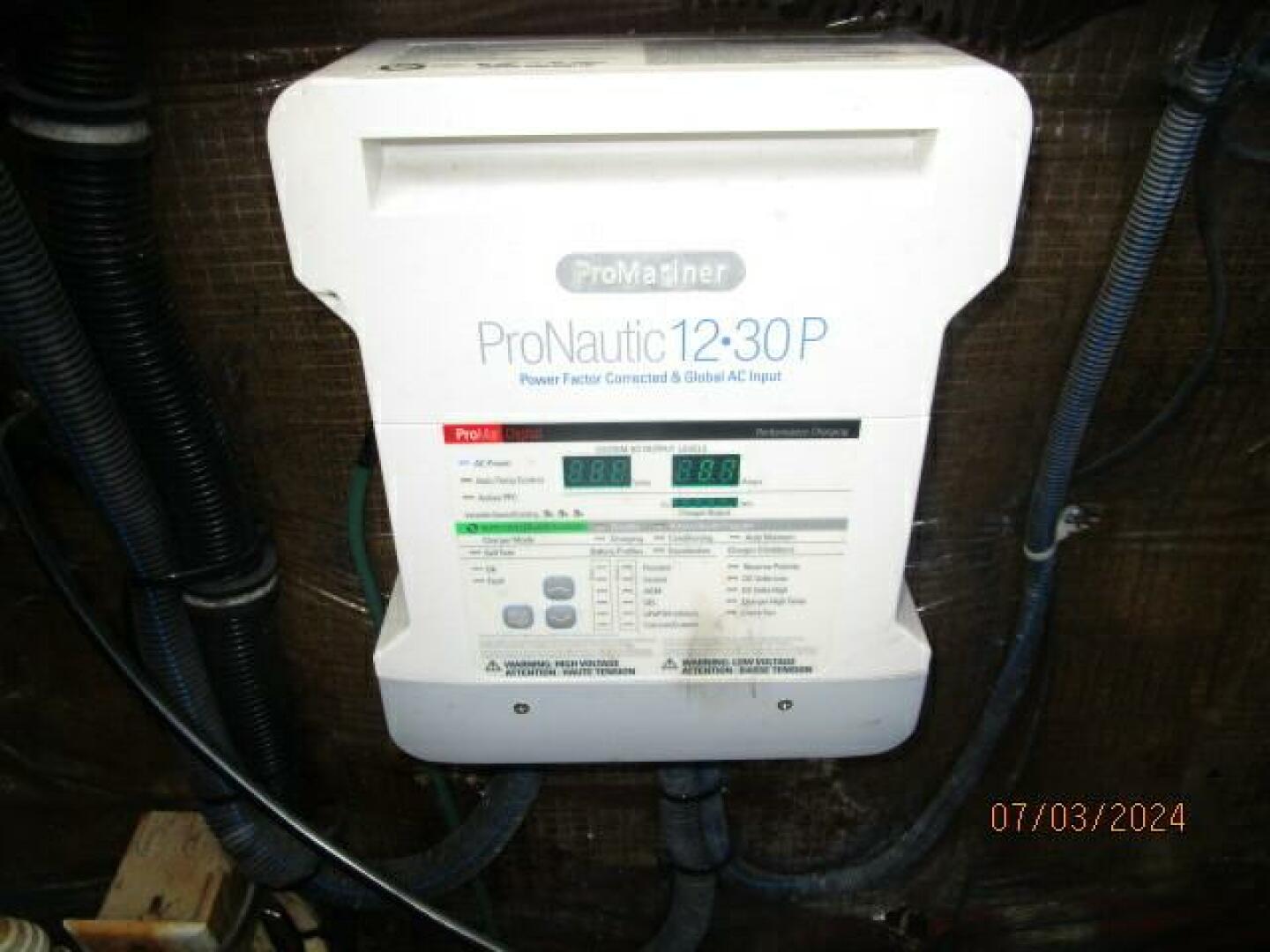 1996 Wellcraft 3300 Coastal - Image 56