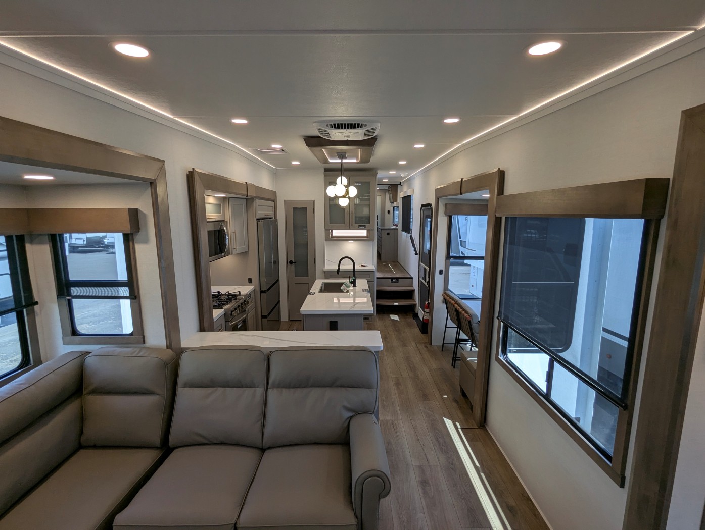 2025 Alliance RV Paradigm 375RD - Image 42