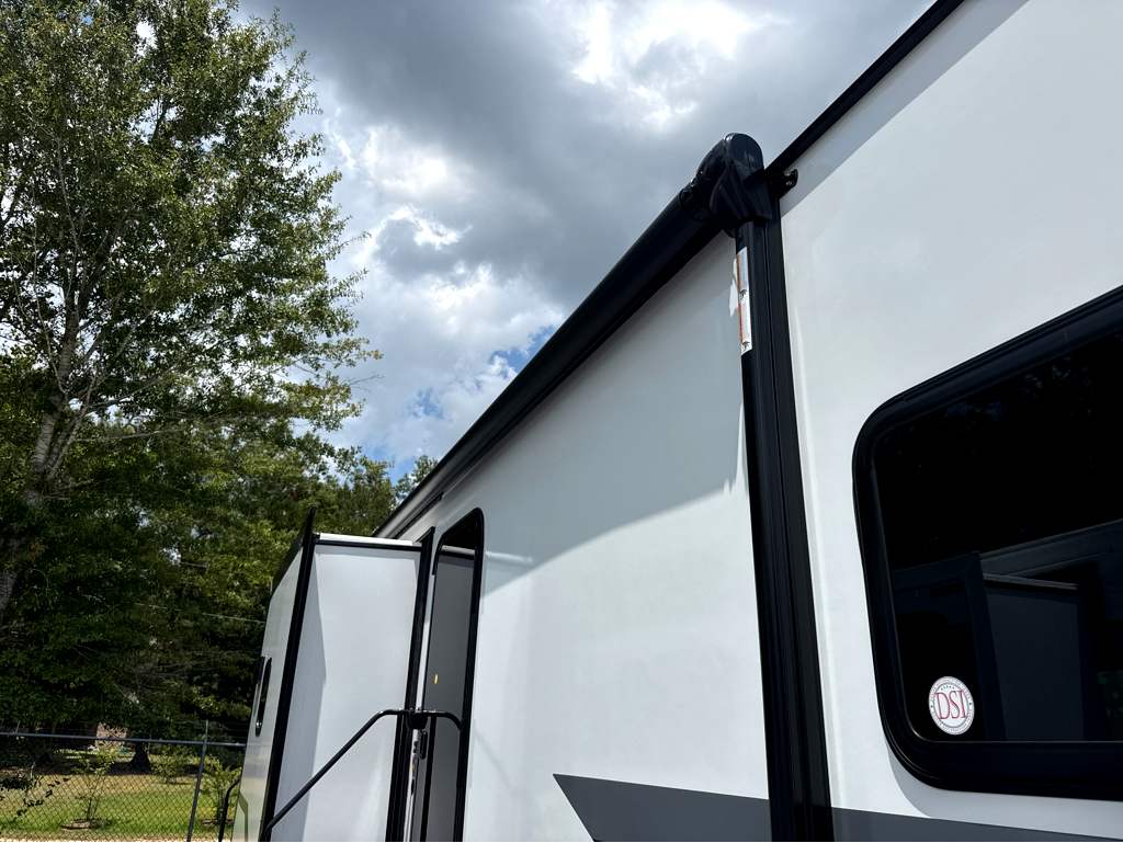 2027 VENTURE RV SPORTTREK 333VIK - Image 8