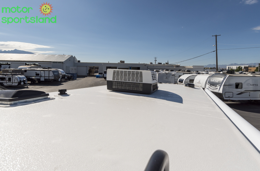 2026 Winnebago Thrive 18FBS - Image 13