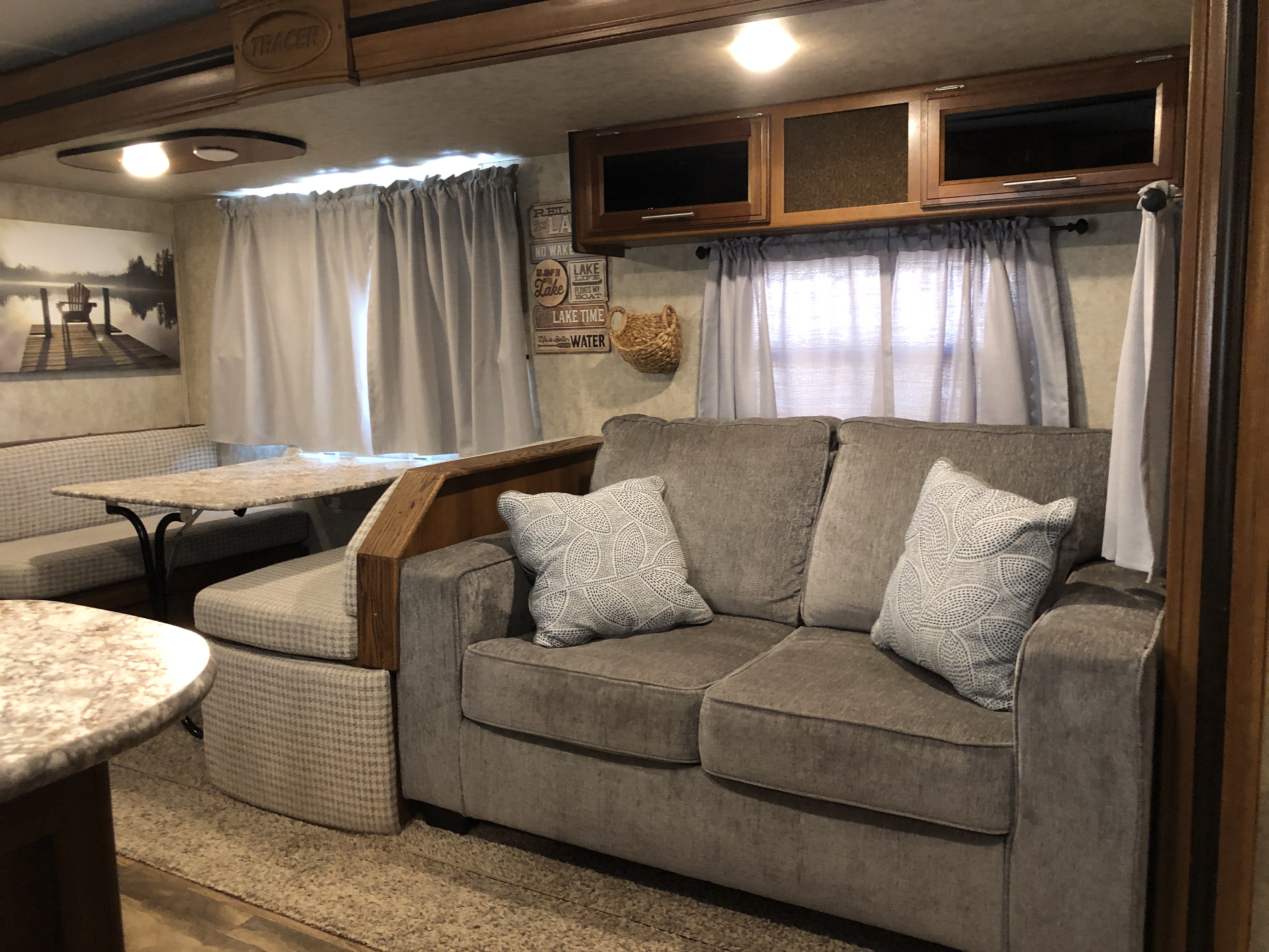 2016 Forest River TRACER 270AIR - Image 10