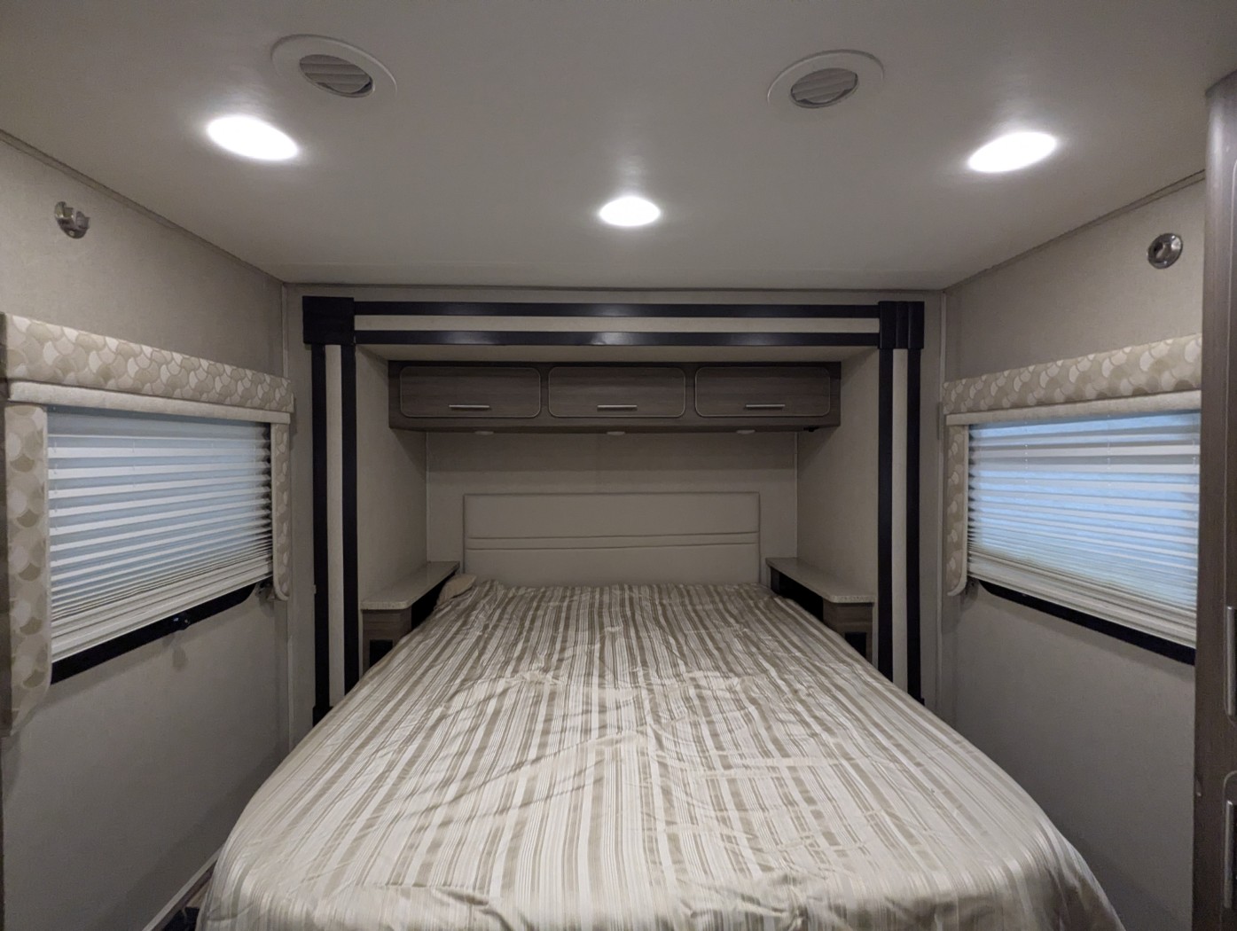 2015 RENEGADE Villagio 25QRS - Image 22