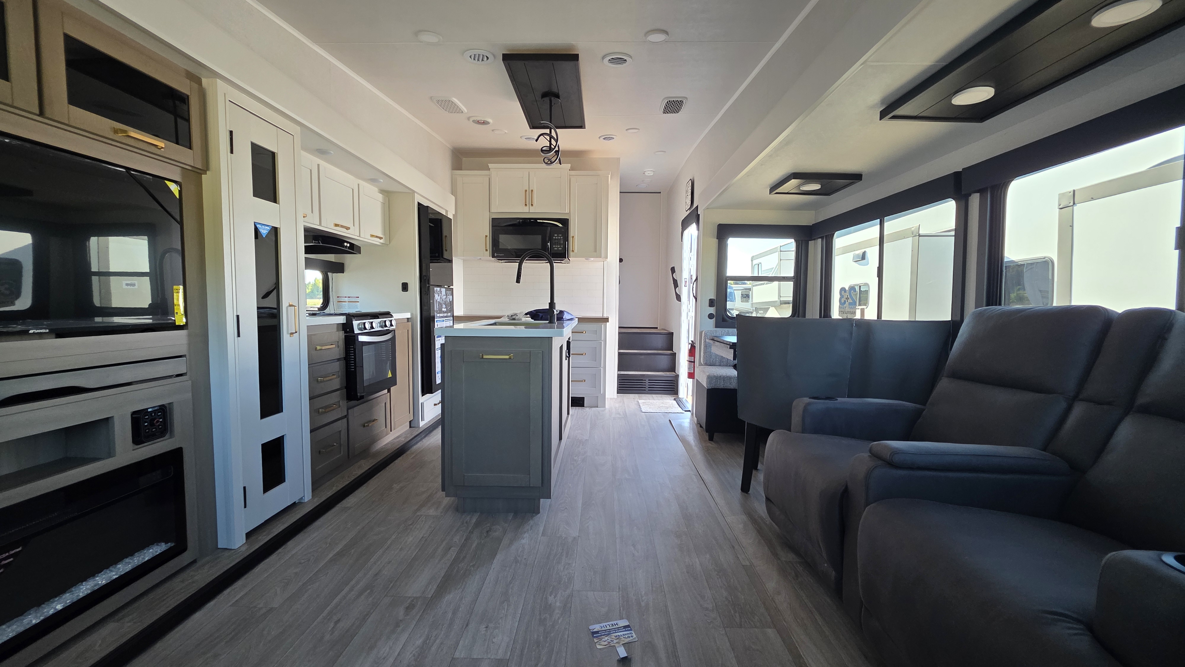 2027 JAYCO EAGLE 29RLC - Image 9