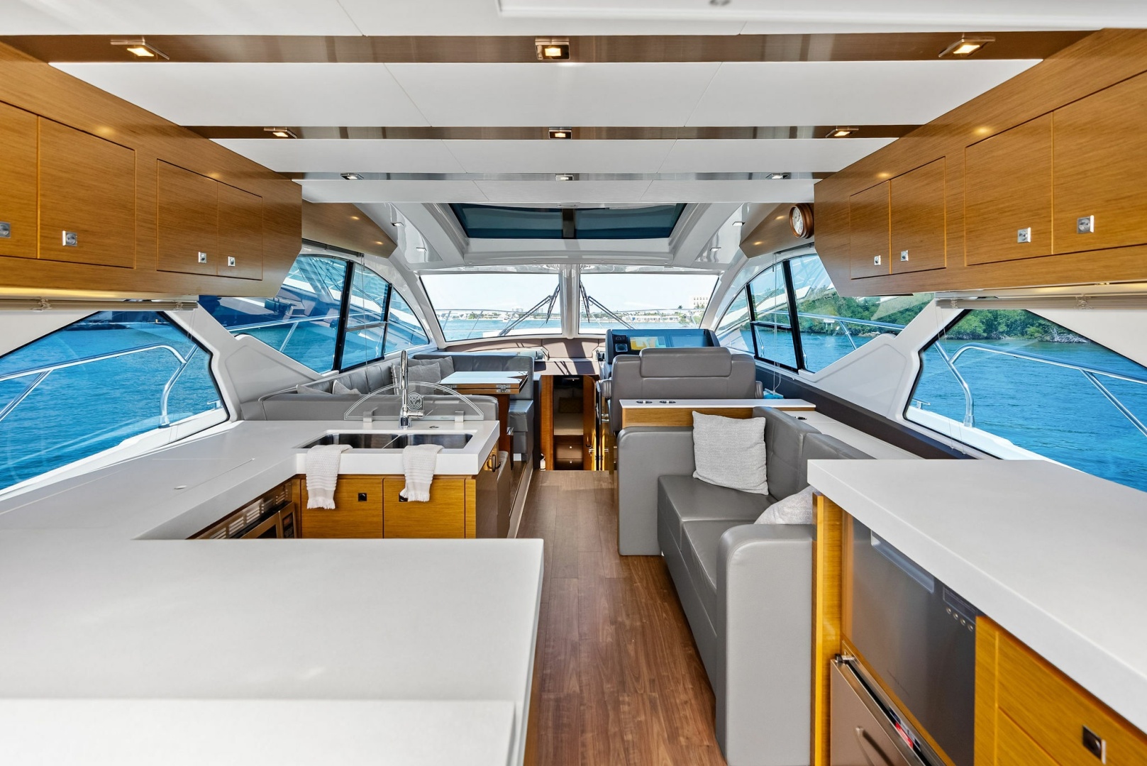 2019 Cruisers Yachts 54 Cantius - Image 33