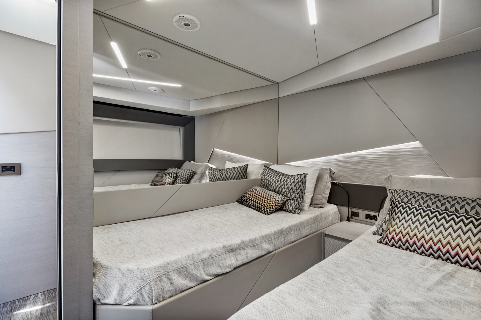 2020 Pershing 7X - Image 35