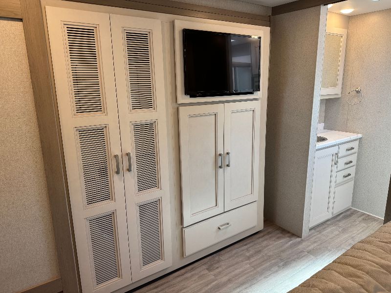 2026 Thor Motor Coach Inception 38XL - Image 16
