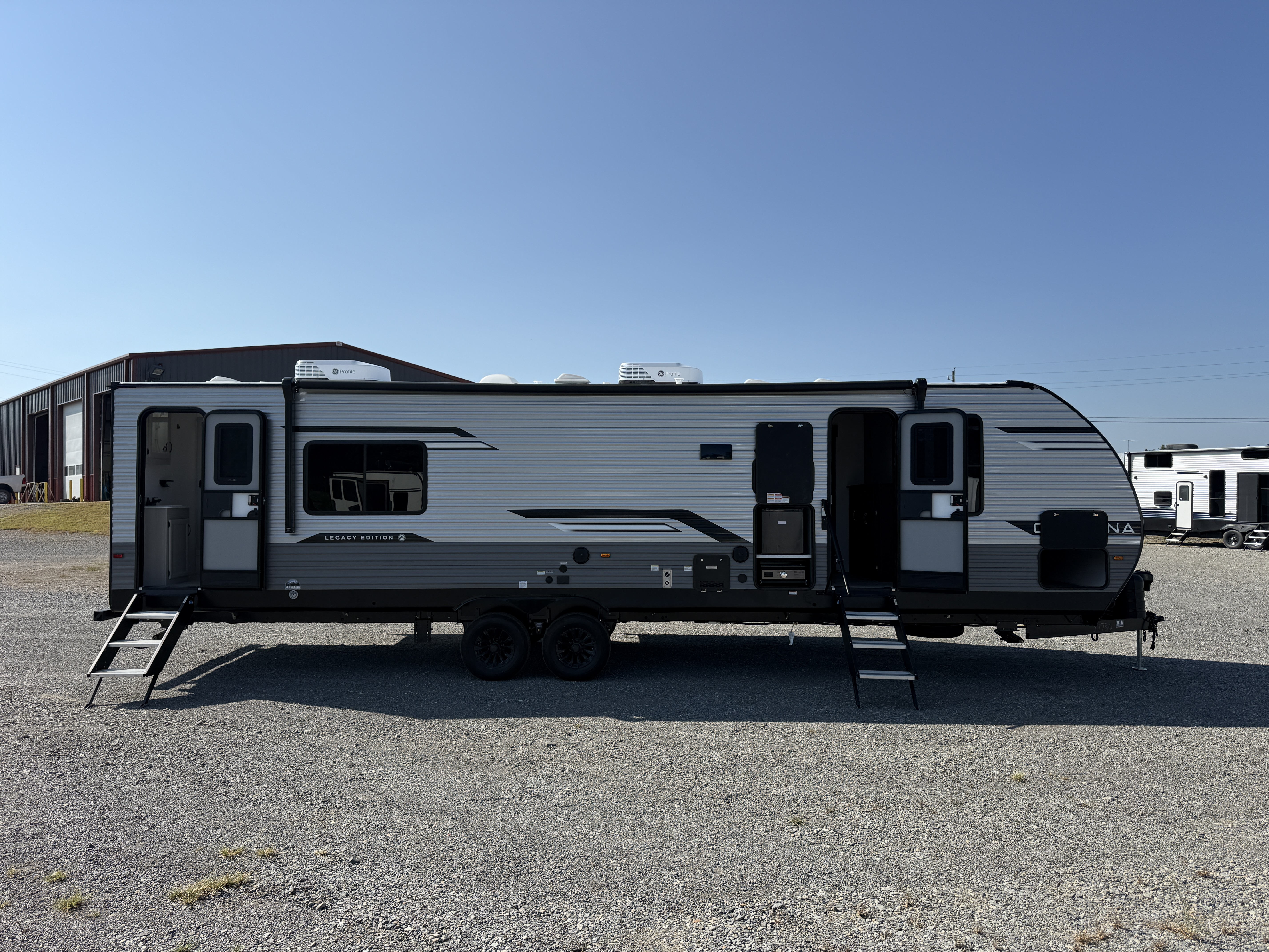2027 Coachmen Catalina Legacy Edition 333DBDSCK - Image 8