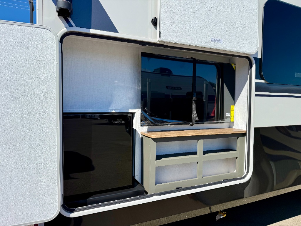2027 High Country 391TB - Image 5