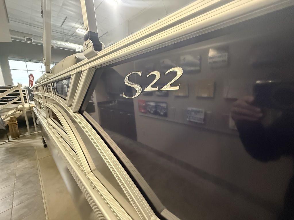 2026 Bennington 22SF TriToon Pontoon - Image 5