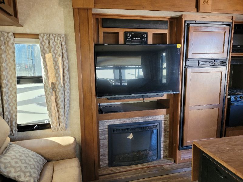 2016 Highland Ridge Light LF297RLS - Image 7