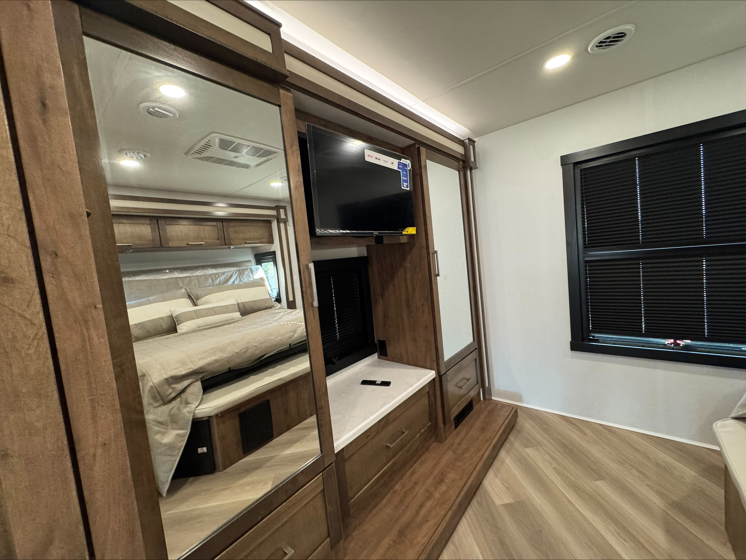 2026 JAYCO SENECA 37M - Image 19