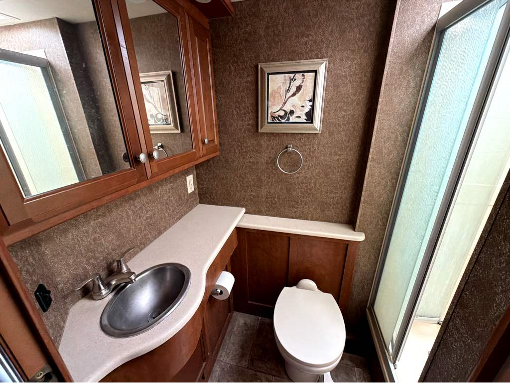 2014 THOR MOTOR COACH PALAZZO 33.2 - Image 23