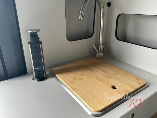 2026 Airstream Rangeline Base - Image 21