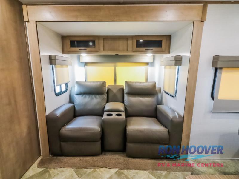 2023 PALOMINO 208SS - Image 14