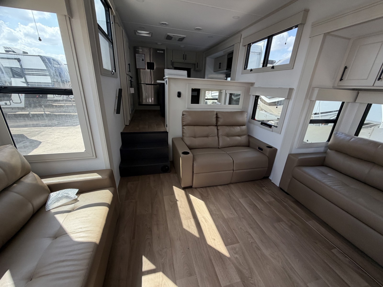 2026 GRAND DESIGN 390RK - Image 14