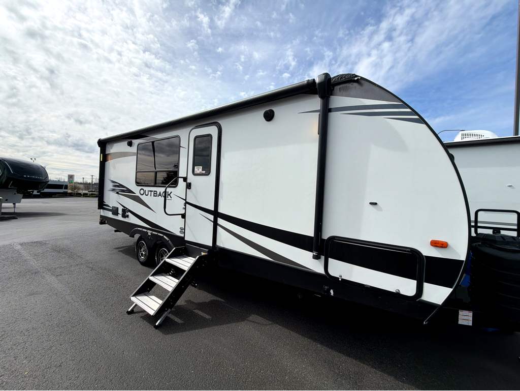 2020 Keystone Outback Ultra-lite 221umd