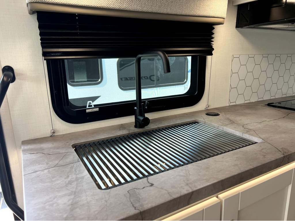 2027 ENTEGRA COACH ODYSSEY 24B - Image 9