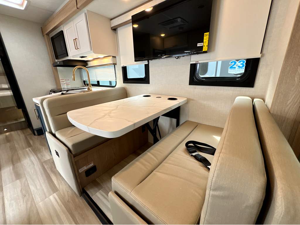 2027 THOR MOTOR COACH MAGNITUDE GA28 - Image 8