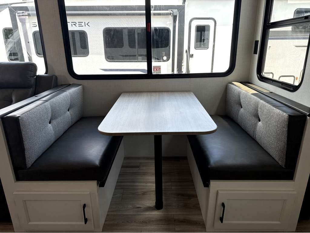 2027 VENTURE RV SPORTTREK 312VTB - Image 17