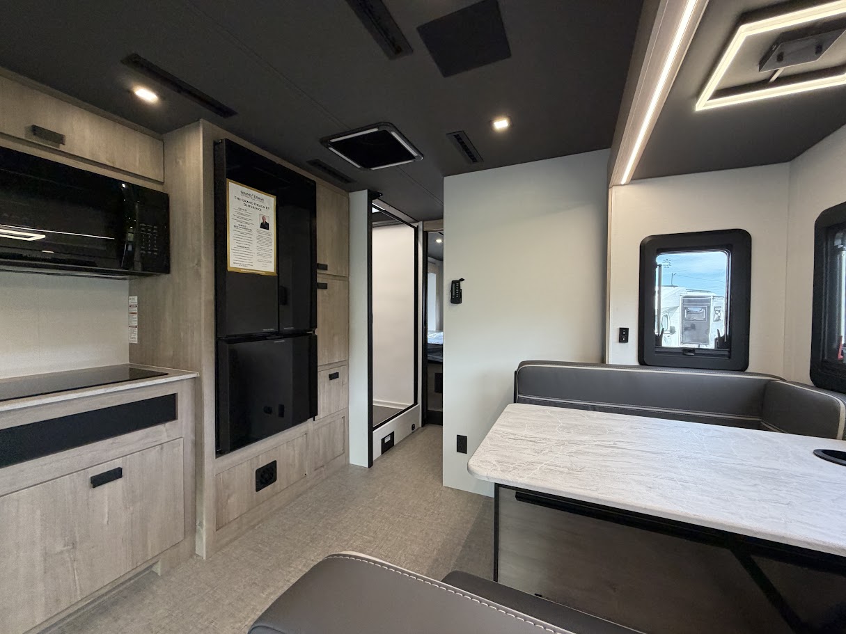 2027 GRAND DESIGN LINEAGE SERIESE 30DC - Image 31