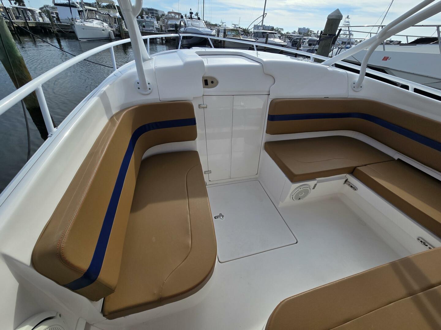 2018 Intrepid 375 Walkaround - Image 22