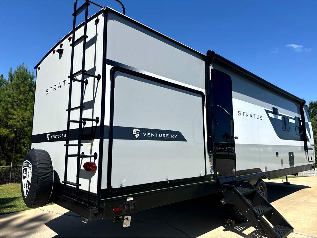 2027 VENTURE RV STRATUS 261VRB - Image 4