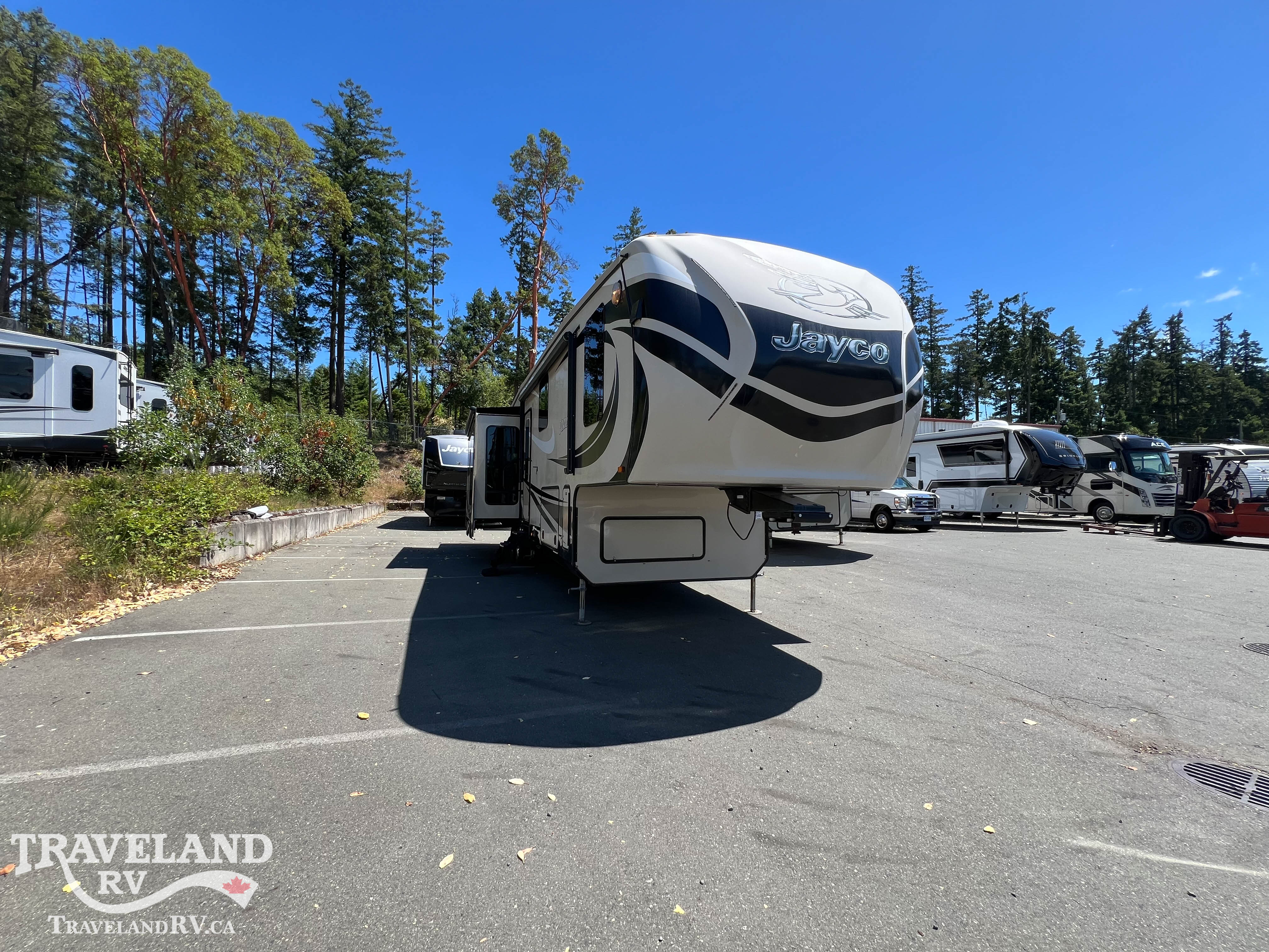 2015 Jayco Pinnacle 36RSQS - Image 1